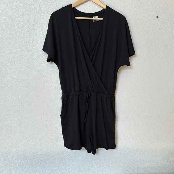 32 Degrees Romper Black size Medium - Picture 3 of 10